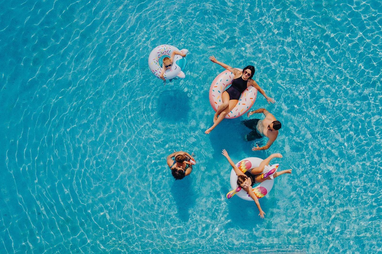 Platinum Mountain Hotel&Spa Szklarska Poreba Exterior photo Aerial view of people floating on inner tubes in a swimming pool